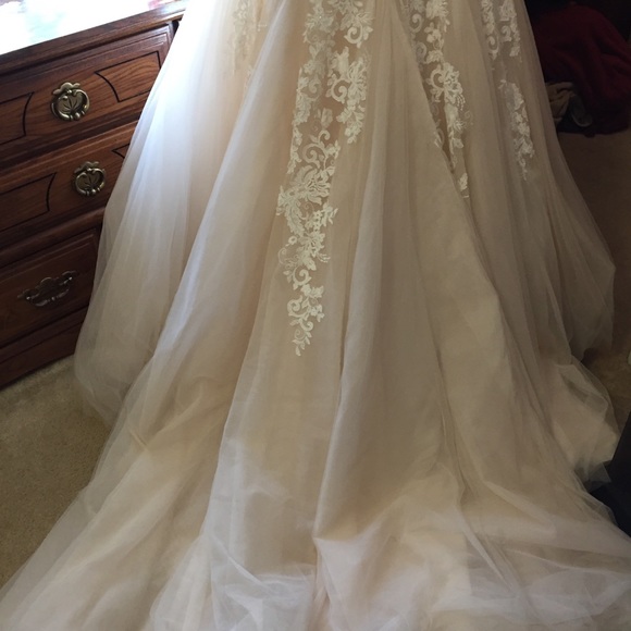 BRAND NEW! Alfred Angelo wedding dress - Picture 2 of 8